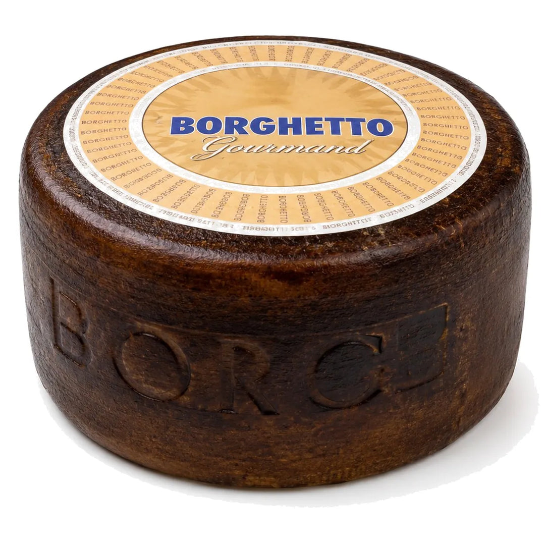 Formaggio Borghetto Goloso forma intera 2,6 kg, pasta dura vicentina stagionata 5-6 mesi, crosta strutturata e etichetta caseina numerata, B2B HoReCa Salumeria Toscana