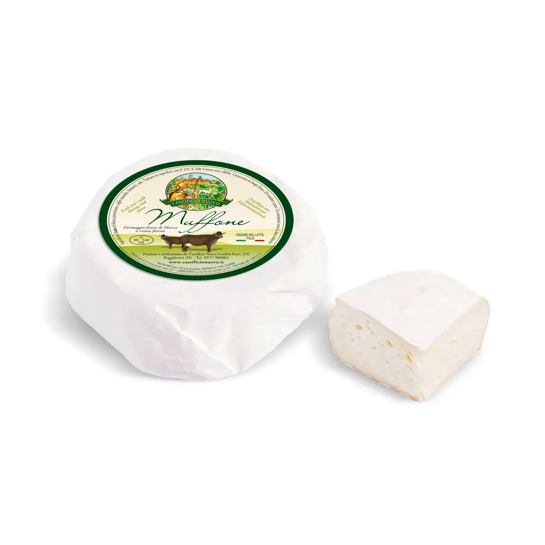 Formaggio di mucca Muffone artigianale del Caseificio Nuovo di Poggibonsi su sfondo bianco per ristorazione e gastronomia B2B
