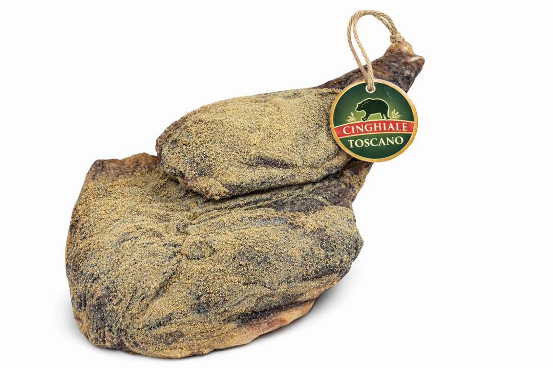 Prosciutto di cinghiale toscano disossato intero, salume di selvaggina artigianale per il settore Horeca B2B
